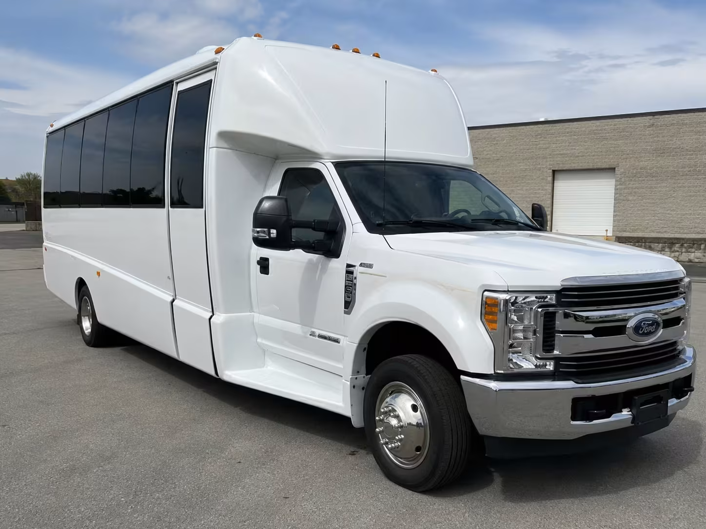 minibus rentals from fullerton to long beach airport
